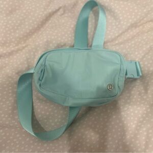 Ideal mint everywhere belt bag!